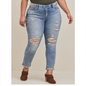 Torrid Bombshell straight jeans size 16R NWT